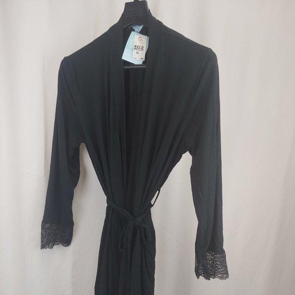 Emily and Jane - Lace-Trimmed Printed Robe, Medium, Black - Picture 2 of 6